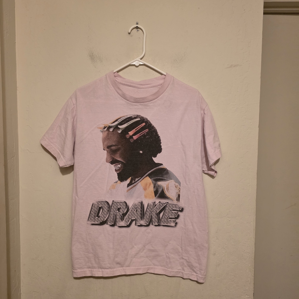 Pink Short Sleeve Artist Tee with Bold Front Print Size Medium